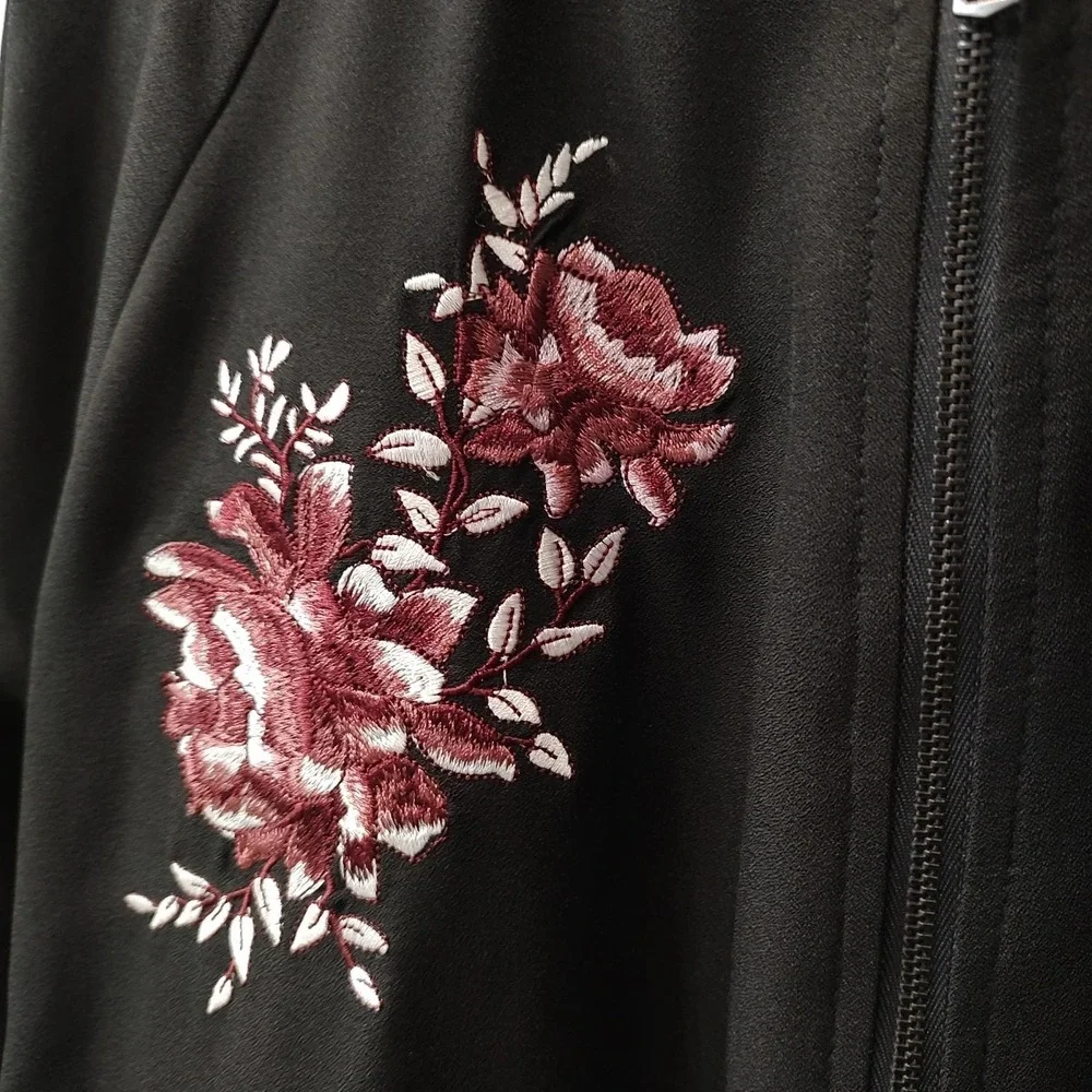 Roz & Ali Jacket‎ Women Sz 2X Black Zip Embroidered Burgundy roses Pockets Lined